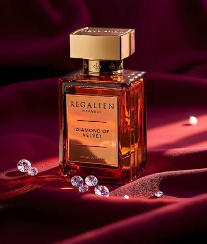Régalién Agora fragrance bottle with amber silk